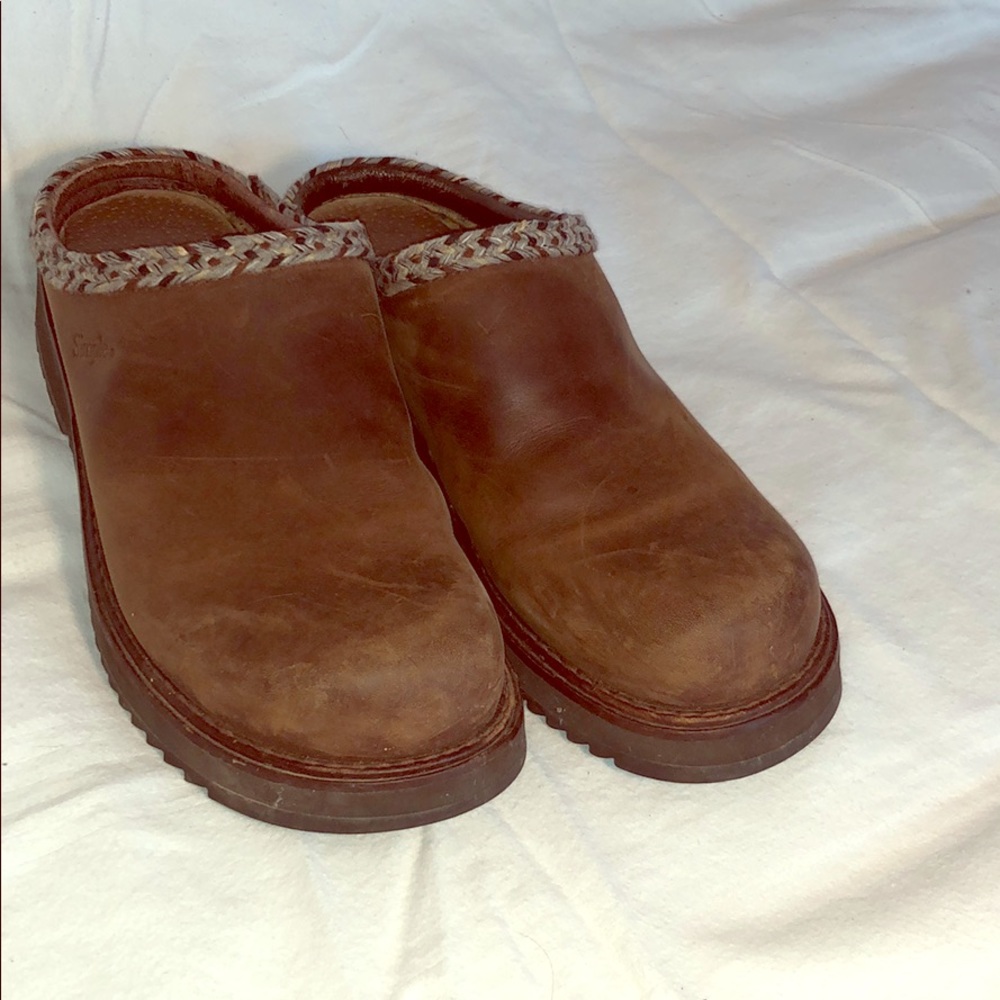 Simple clogs
